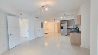 350 S Miami Ave, Unit 2308 in Miami, FL - Building Photo - Building Photo