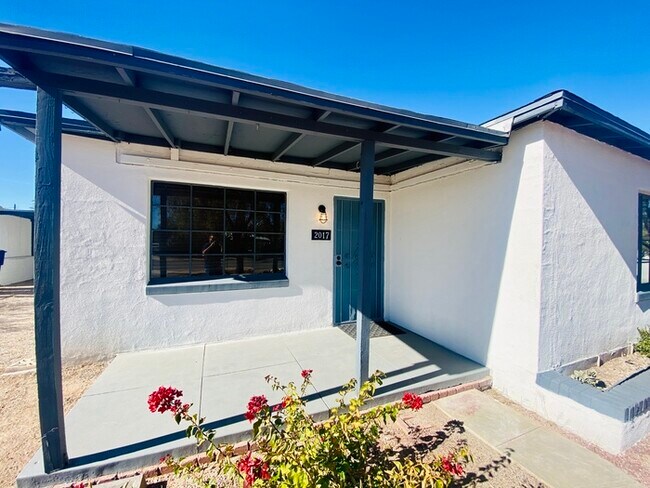2017 N Winstel Blvd in Tucson, AZ - Foto de edificio - Building Photo