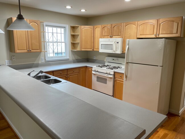 685 Garibaldi St SW in Atlanta, GA - Foto de edificio - Building Photo