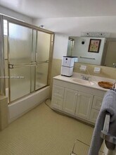 450 Golden Isles Dr, Unit 2G in Hallandale Beach, FL - Building Photo - Building Photo