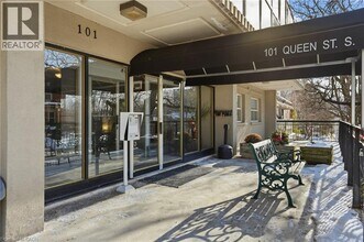 101 Queen St S in Hamilton, ON - Building Photo - Building Photo