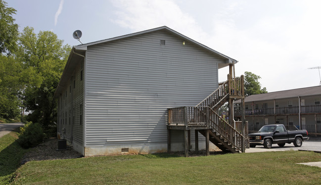 New Adventure Apartments in Madisonville, TN - Building Photo - Building Photo