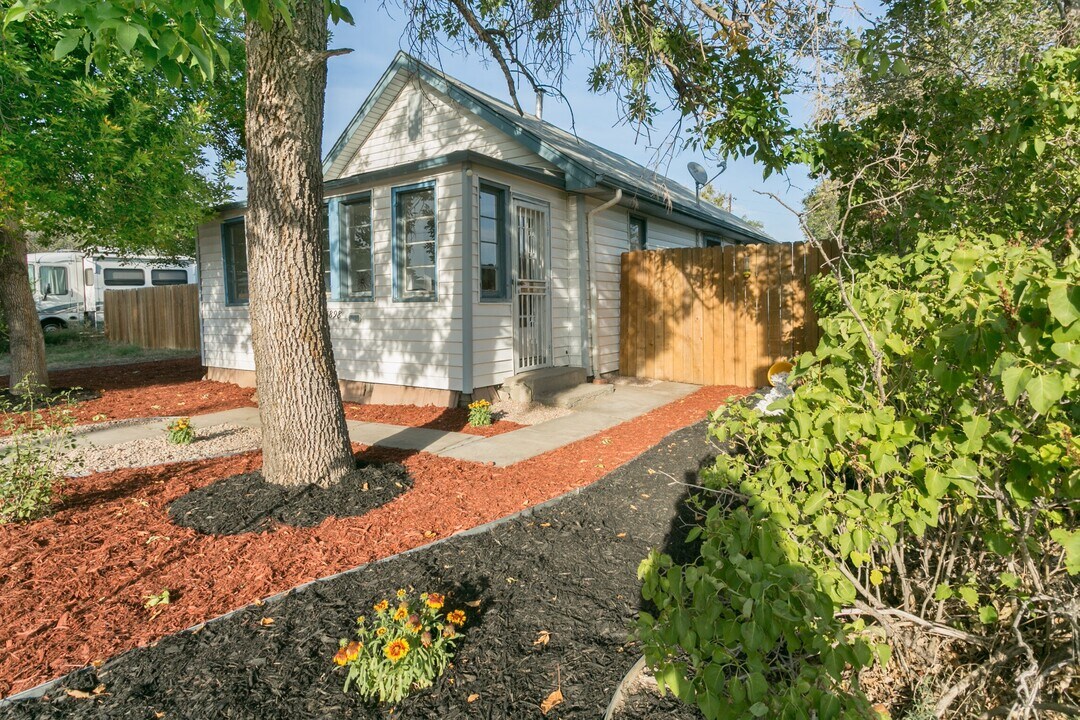 4898 S Logan St in Englewood, CO - Foto de edificio