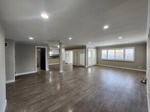 17200 Willard St in Van Nuys, CA - Foto de edificio - Building Photo