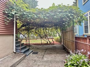 51 Elmwood St in Somerville, MA - Foto de edificio - Building Photo