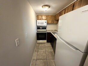 7009 Waterside Dr in Tampa, FL - Building Photo - Building Photo