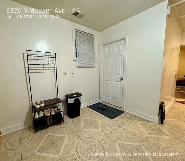 6326 N Mozart St in Chicago, IL - Building Photo - Building Photo