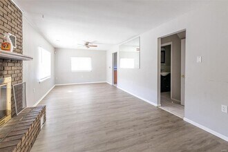 10051 Royal Dr in St. Louis, MO - Building Photo - Building Photo