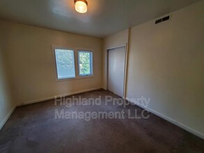 325 NE Kamiaken St in Pullman, WA - Building Photo - Building Photo