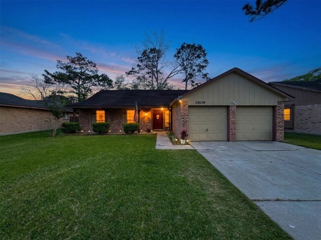 property at 2909 Laurelridge Dr