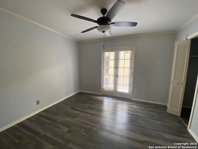 66 BREES in San Antonio, TX - Building Photo - Building Photo