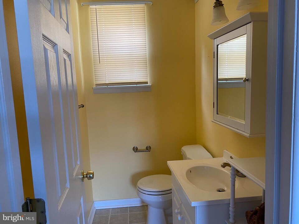 5 Florence Tollgate-Unit -4 in Florence, NJ - Building Photo