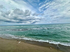 5420 N Ocean Dr in West Palm Beach, FL - Building Photo