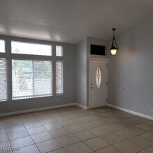 9010 McLeod Dr in Henderson, NV - Building Photo - Building Photo