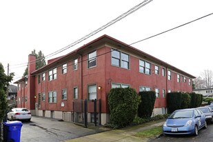 Santa Monica Court Apartments in Portland, OR - Foto de edificio - Building Photo