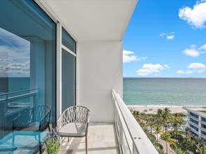 6801 Collins Ave, Unit C 1402 in Miami Beach, FL - Building Photo - Building Photo