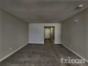 10249 Cadogan Dr in Indianapolis, IN - Building Photo - Building Photo