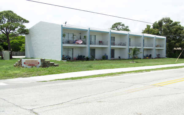 River Breeze Apartments in Melbourne, FL - Foto de edificio