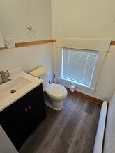 150 W School St in Columbus, WI - Foto de edificio - Building Photo