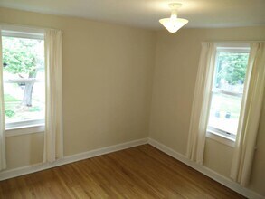 526 Pingree Ave, Unit 2 - Second Floor in Ewing Township, NJ - Foto de edificio - Building Photo