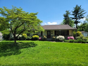 1404 Carlton Dr in Lancaster, PA - Building Photo - Building Photo