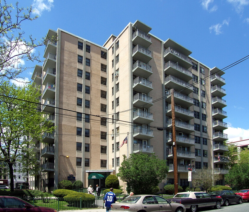 John Adams Gardens in Hoboken, NJ - Building Photo