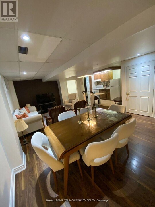 125 Holm Crescent in Markham, ON - Building Photo