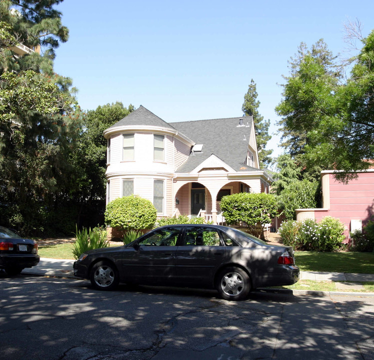 543-555 Forest Ave in Palo Alto, CA - Building Photo