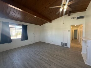 38628 Sumac Ave in Palmdale, CA - Foto de edificio - Building Photo