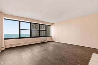 6030 N Sheridan Rd in Chicago, IL - Building Photo - Building Photo