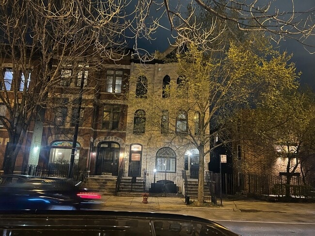 2235 N Halsted St, Unit 2 R