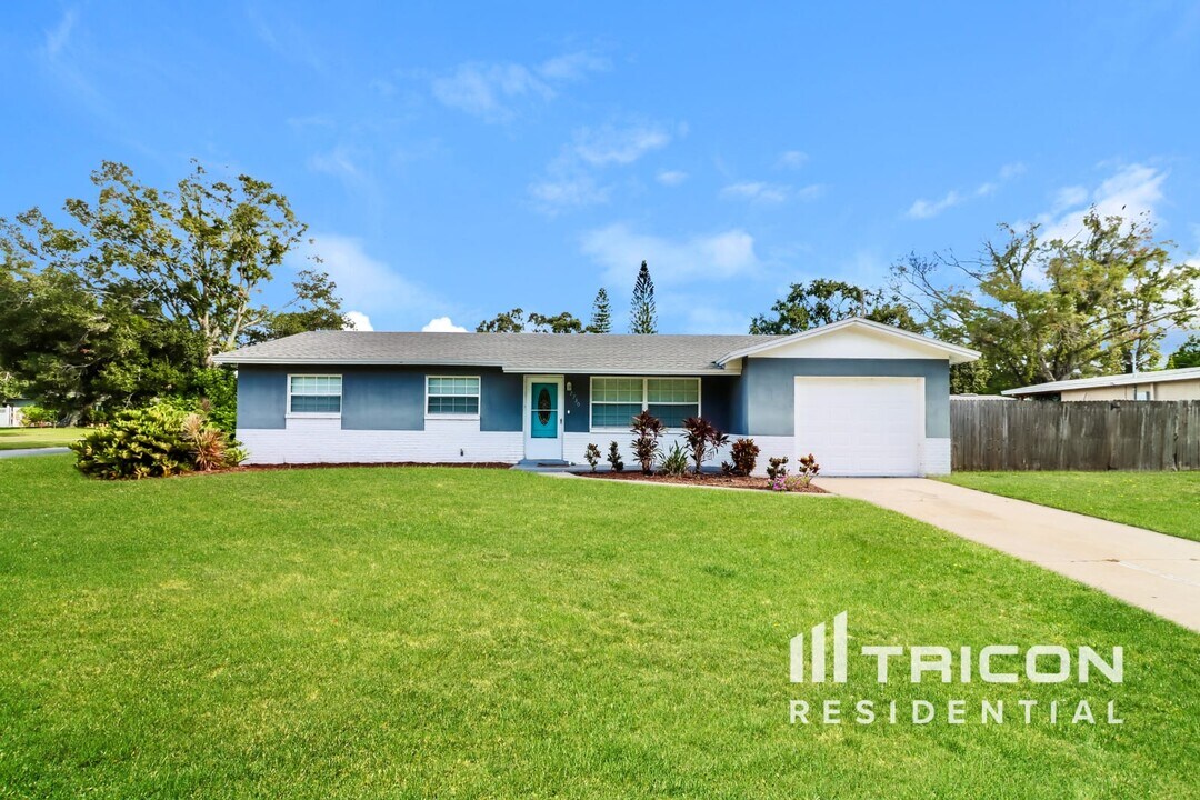 2730 Avocado Dr in Clearwater, FL - Building Photo