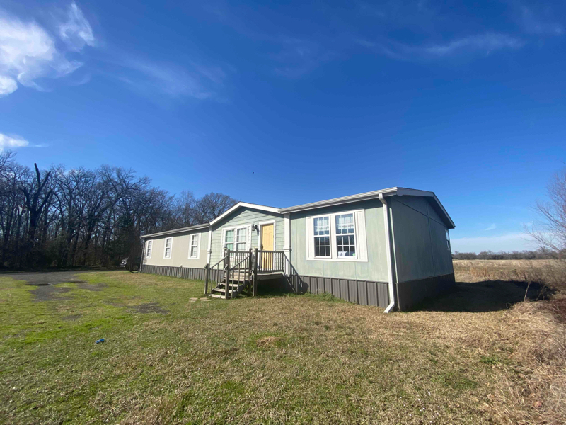 55 County Rd NE 2220 in Talco, TX - Building Photo