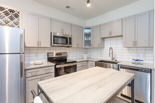 Comet West New Bern in New Bern, NC - Building Photo