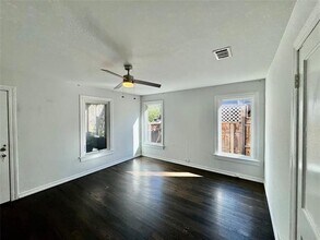 4518 Capitol Ave in Dallas, TX - Building Photo - Building Photo
