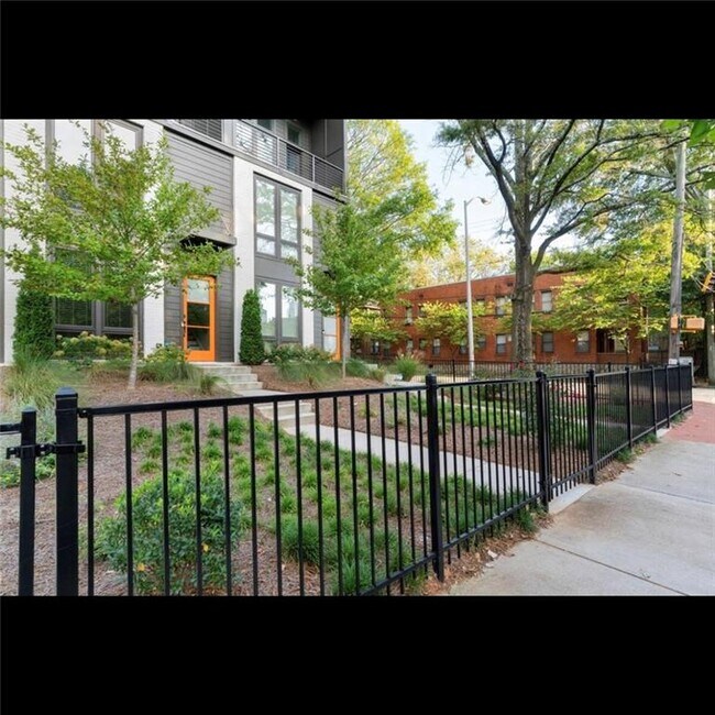 439 Parkway Dr NE in Atlanta, GA - Building Photo - Building Photo