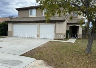 4825 Country Grove Way in Hemet, CA - Building Photo - Building Photo