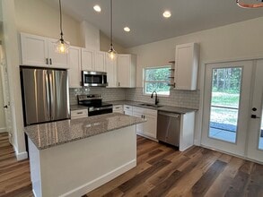 658 SW Charlie Ave in Micanopy, FL - Building Photo - Building Photo