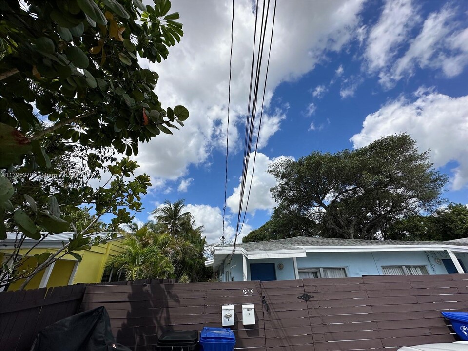 1215 NE 3rd Ave in Fort Lauderdale, FL - Building Photo