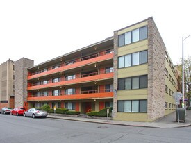 La Mirada in Seattle, WA - Building Photo