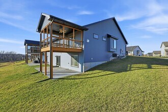 720 Creekside Dr in Tiffin, IA - Building Photo - Building Photo