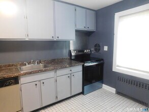 45 Oakview Cir in Bridgeport, CT - Building Photo - Building Photo