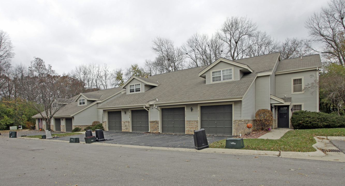 Dale Creek Apartments in Greendale, WI - Building Photo