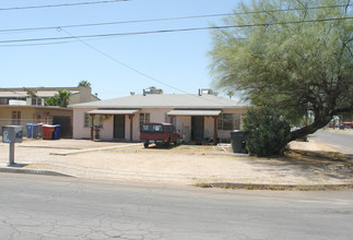 5202-5206A E Bellevue in Tucson, AZ - Building Photo - Building Photo