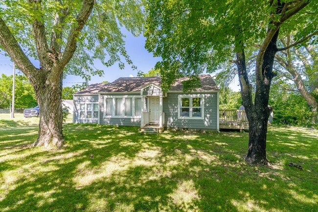 property at 820 W Montgomery St