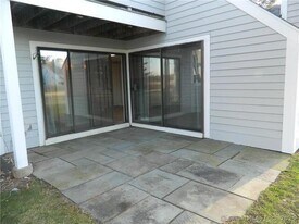 20 River Colony in Guilford, CT - Building Photo