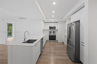 1500 Bay Rd, Unit N-0111 in Miami Beach, FL - Building Photo - Building Photo