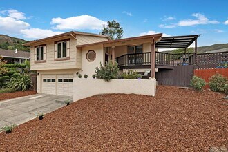 19 Elk Ct in Pacifica, CA - Building Photo - Building Photo