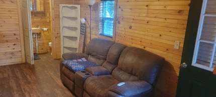 621 St Luke Church Rd in Century, FL - Foto de edificio - Building Photo