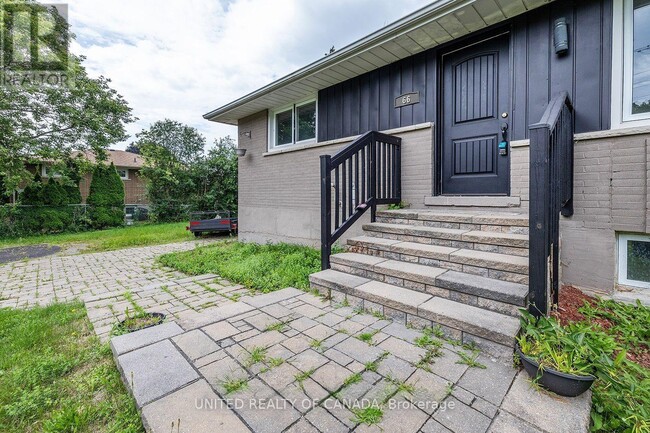 66 Thickson Rd N